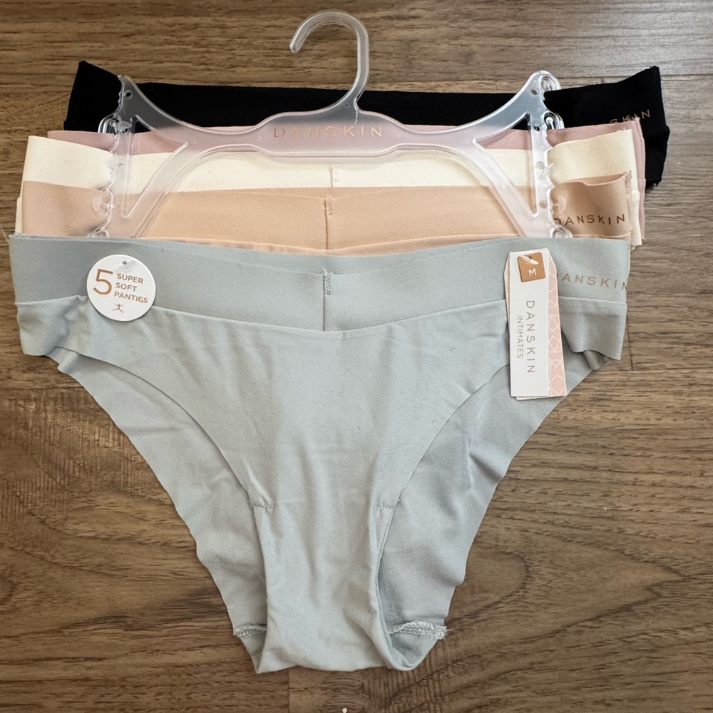 Danskin Seamless Bottoms Black and Cream